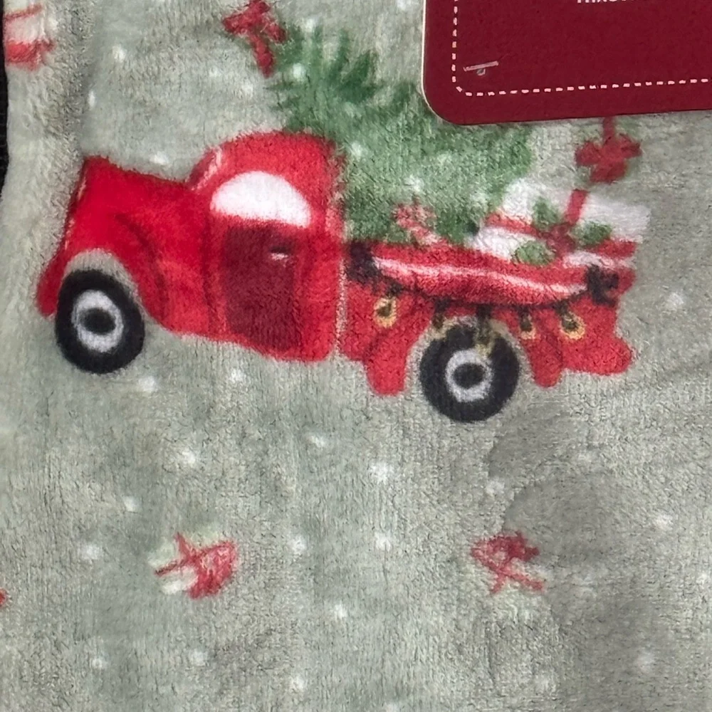 BERKSHIRE CHRISTMAS HOLIDAY THROW BLANKET W/ SANTA DOGS TRUCKS TREES PRESENTS